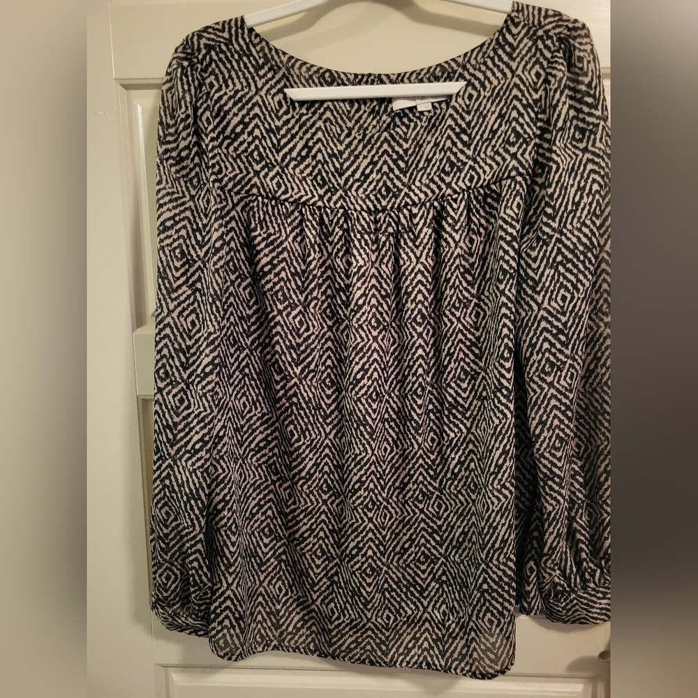 LOFT XL Geo Print Blouse With Keyhole Back And Shirred Chest/back!